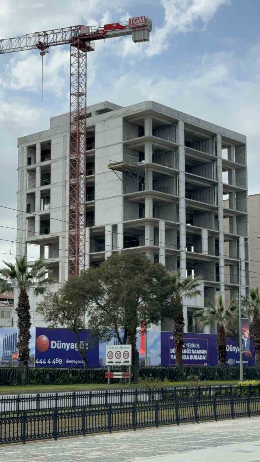 Hastane inşaatında feci ölüm: Çatıdan düşen plaka işçinin sonu oldu
