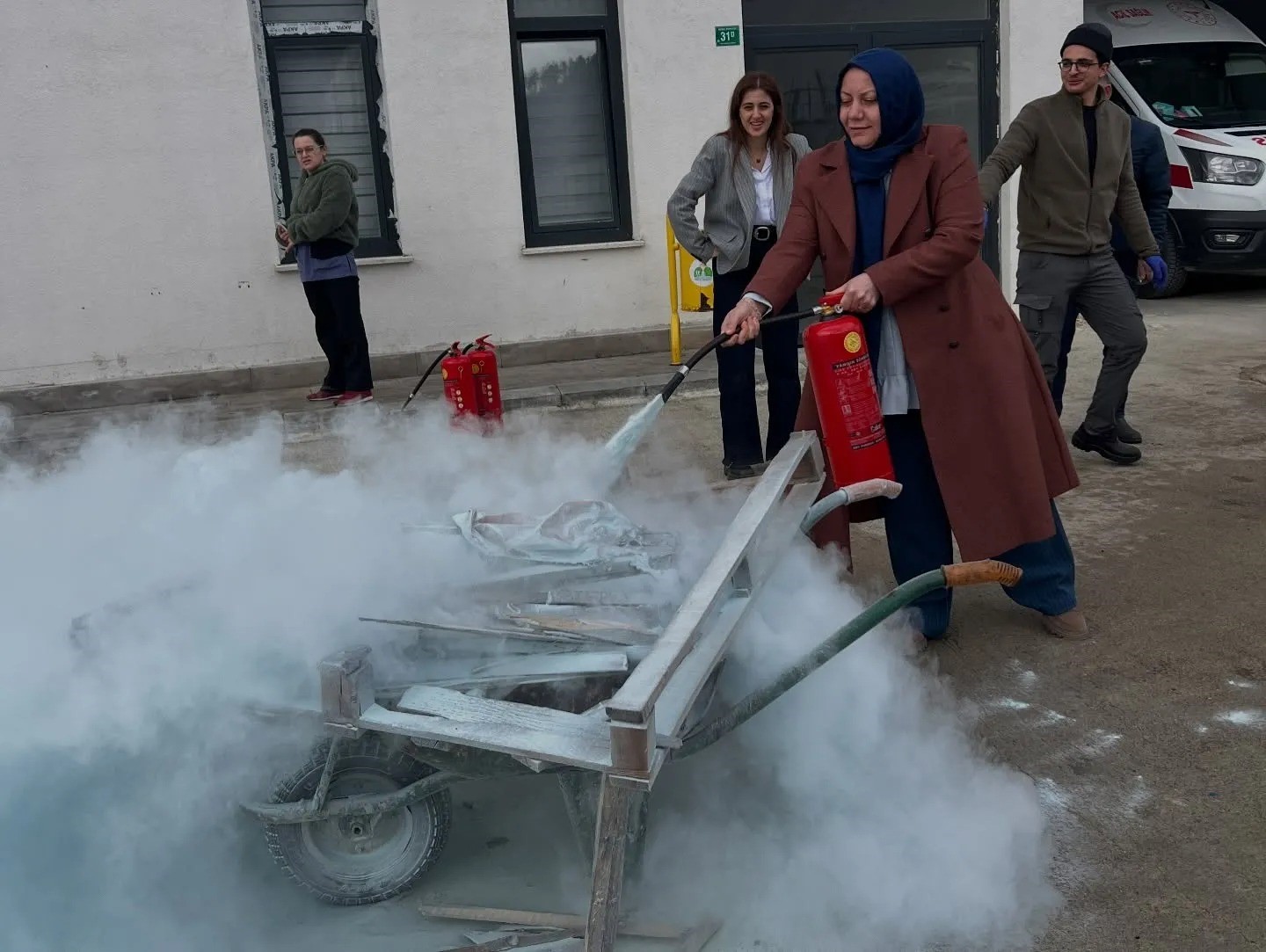 Hastane personeline yangına müdahale eğitimi
