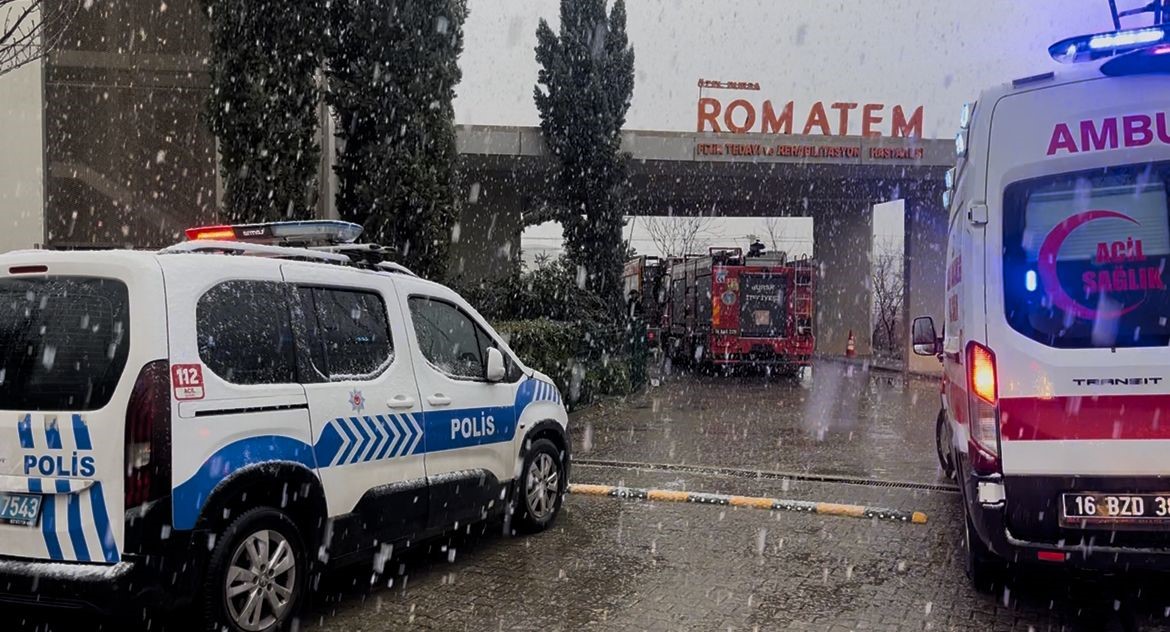 Hastane yemekhanesinde yangın paniği... Çok sayıda ekip sevk edildi
