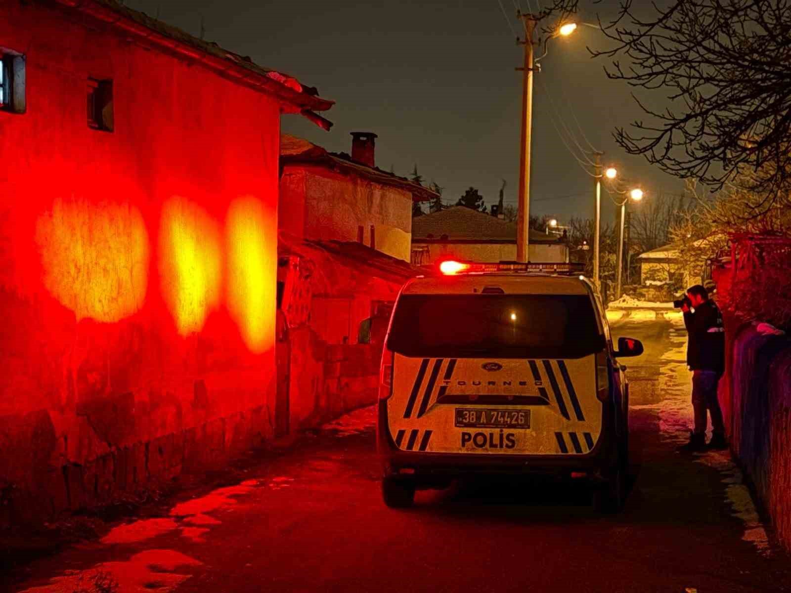 Hastanede 2 günlük bebeklerinin acı haberini aldılar
