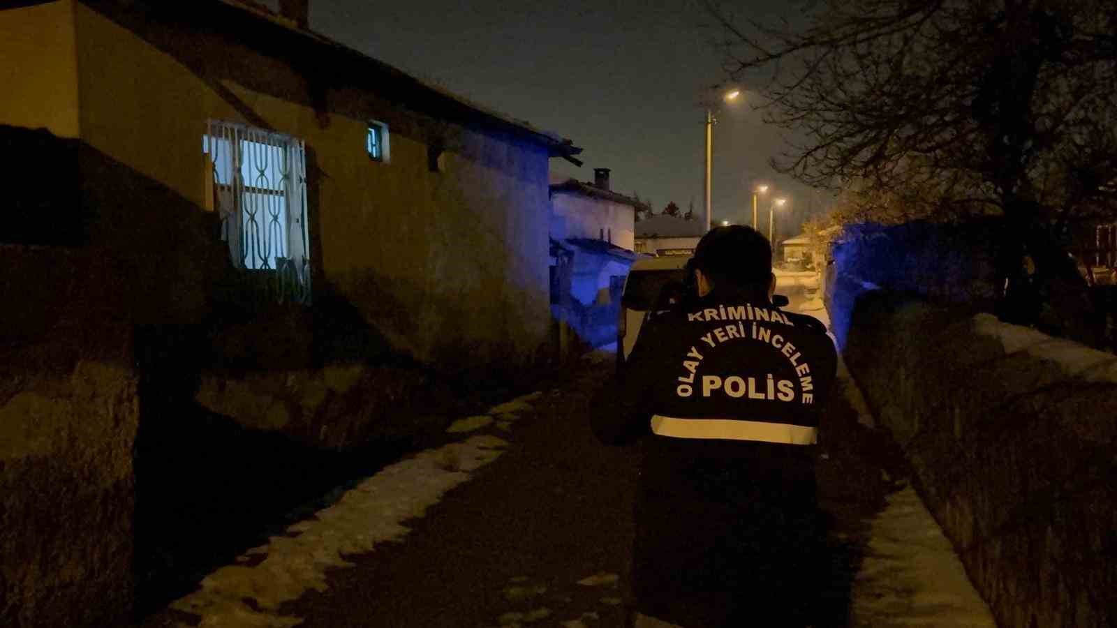 Hastanede 2 günlük bebeklerinin acı haberini aldılar
