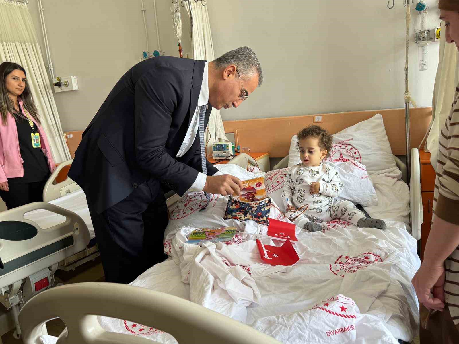 Hastanede 23 Nisan coşkusu: Minik hastalara sürpriz bayram etkinliği
