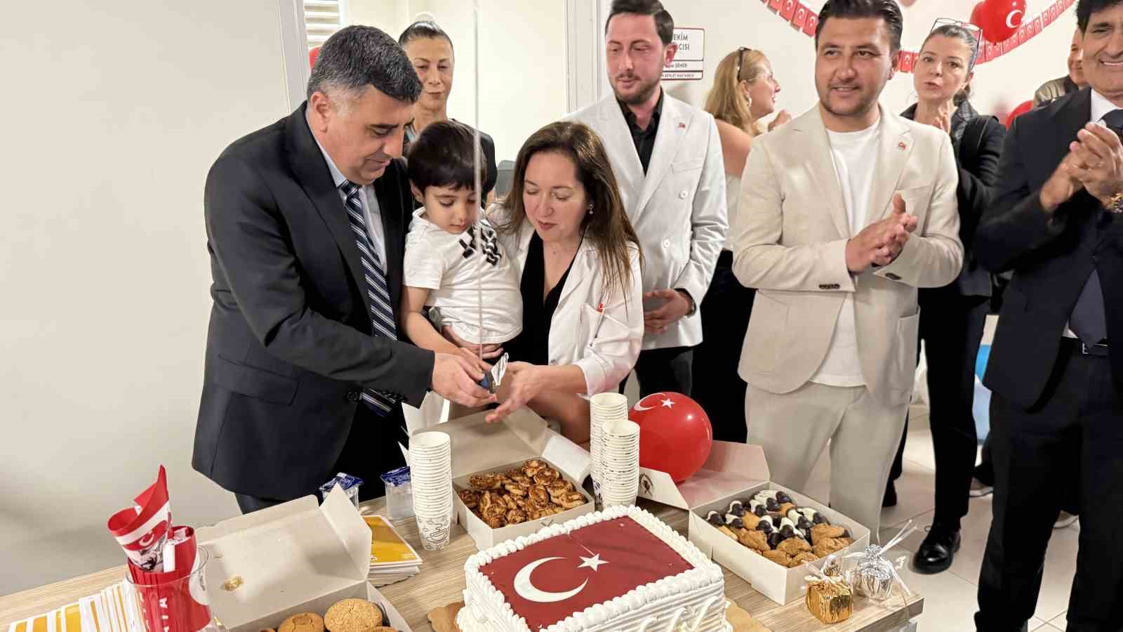 Hastanede tedavi gören çocuklara 23 Nisan sürprizi
