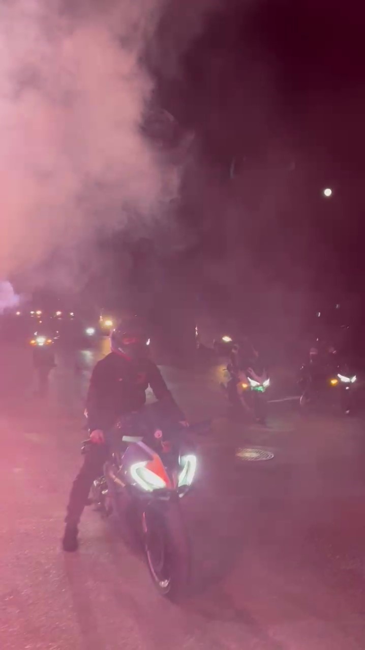 Hastanede tedavi gören kanser hastası kadına arkadaşlarından 8 Mart sürprizi
