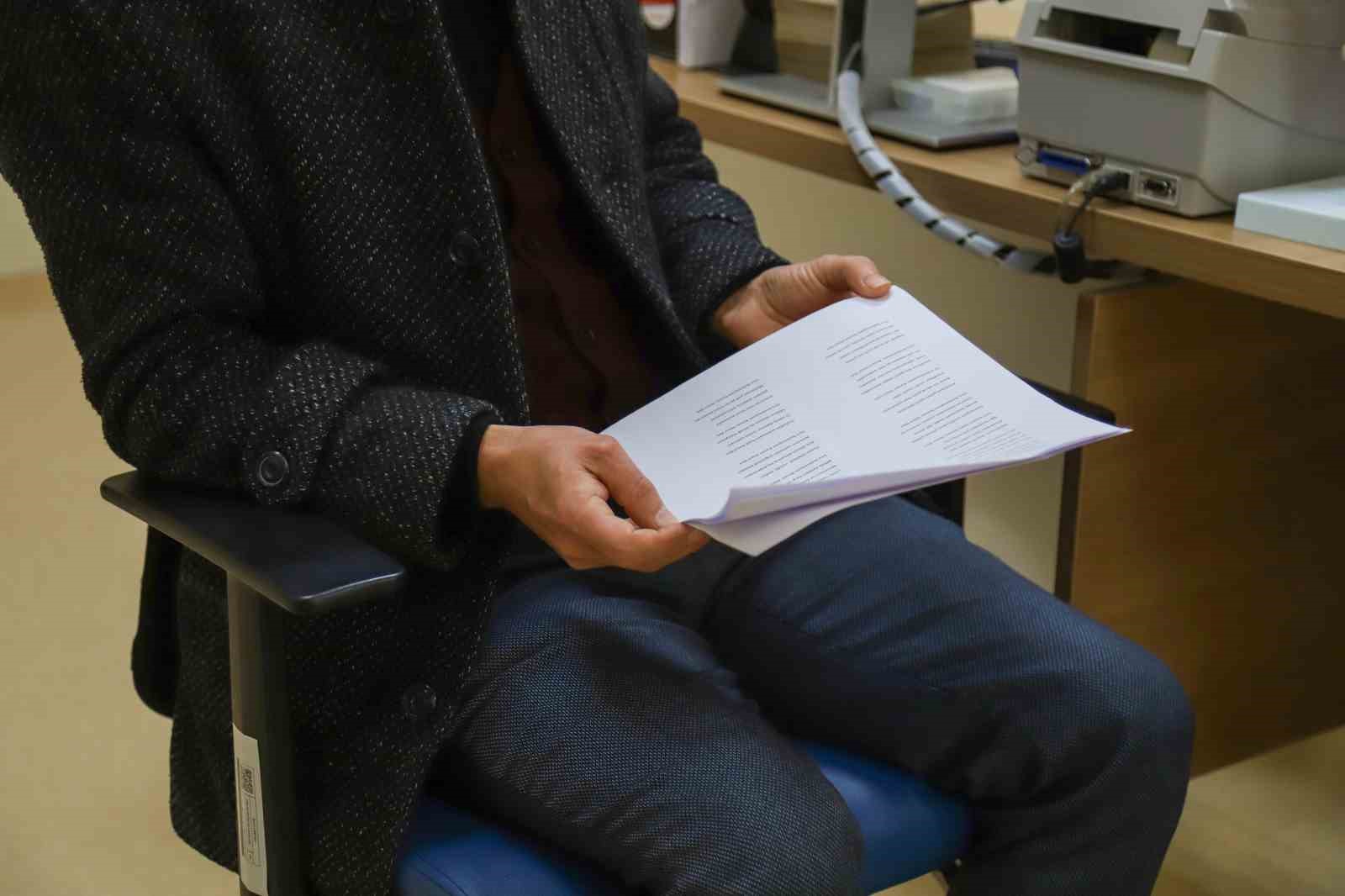 Hastaneden randevu alamayınca doktora taşlama şiir yazdı
Hastaneden randevu alamayınca doktora taşlama şiir yazdı