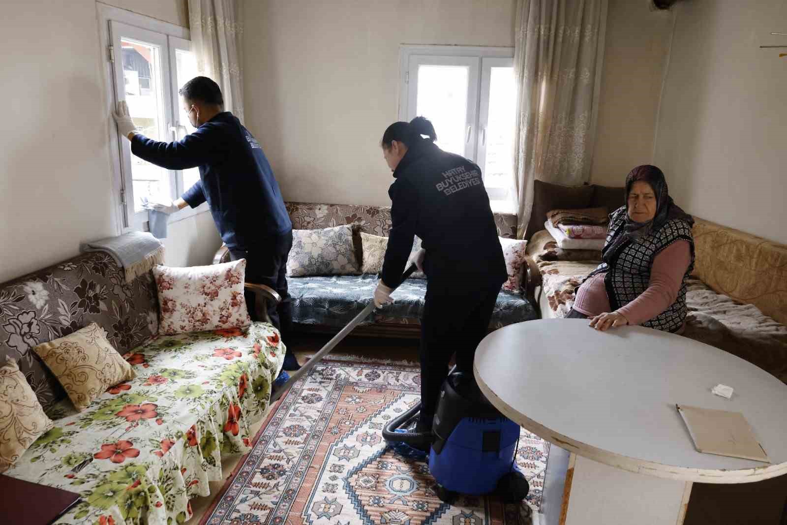 Hatay Büyükşehir Belediyesi, 6 bin 615 hanede temizlik yaptı
Hatay Büyükşehir Belediyesi, 6 bin 615 hanede temizlik yaptı