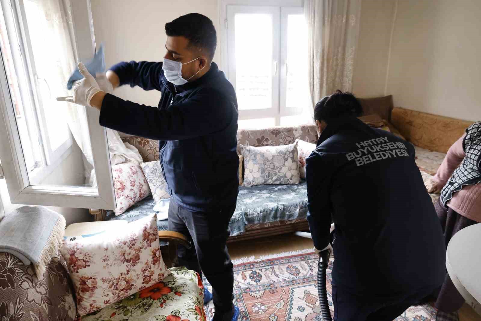 Hatay Büyükşehir Belediyesi, 6 bin 615 hanede temizlik yaptı
Hatay Büyükşehir Belediyesi, 6 bin 615 hanede temizlik yaptı