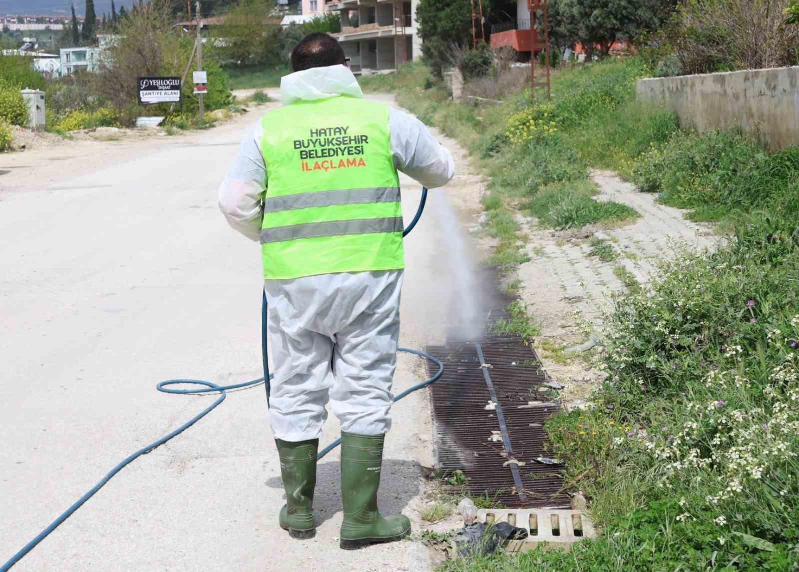 Hatay Büyükşehir Belediyesi haşereyle mücadele çalışmalarına devam ediyor
