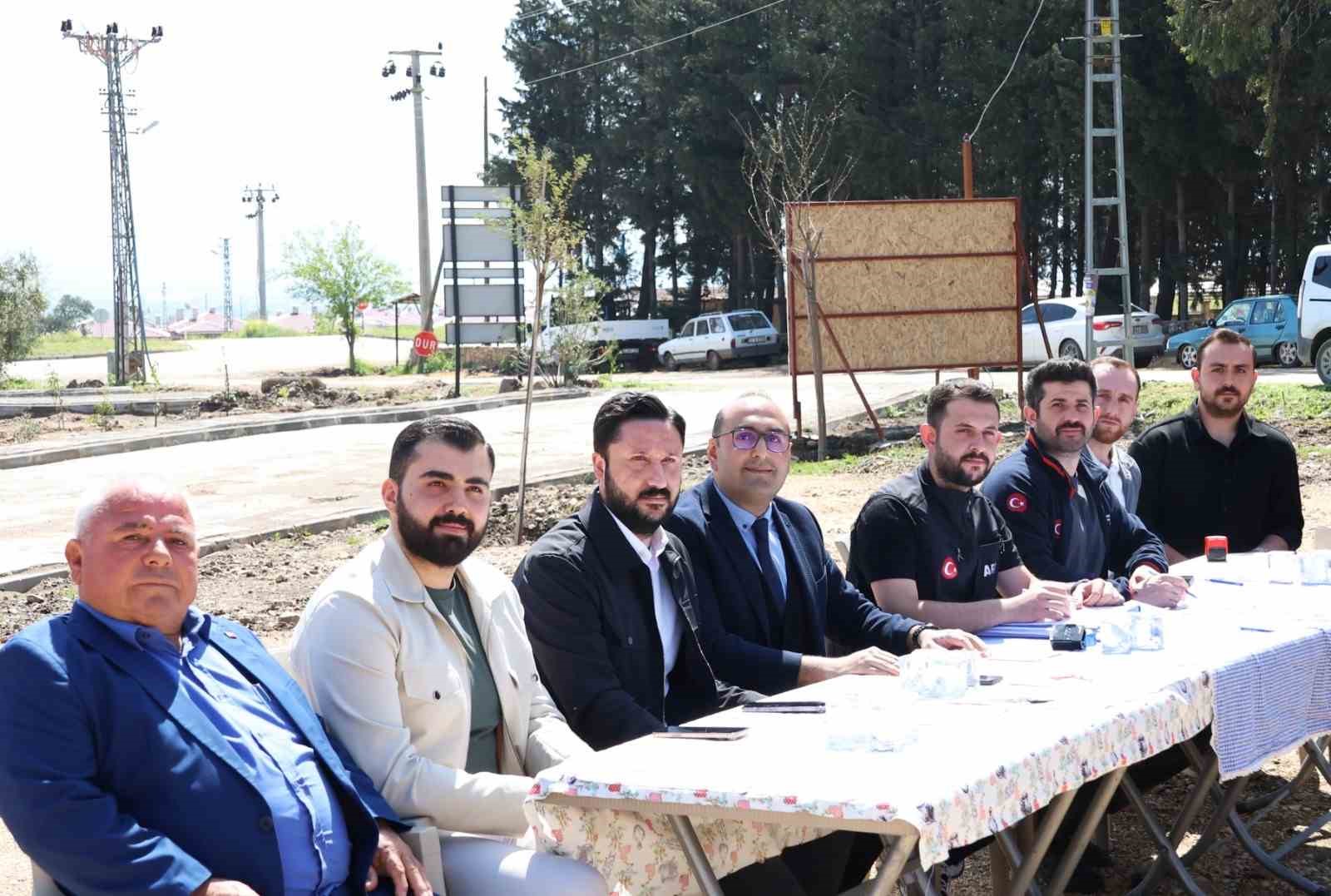 Hatay Büyükşehir Belediyesi, Karamağara’da inşa ettiği köy evlerinin anahtarlarını hak sahiplerine teslim etti
