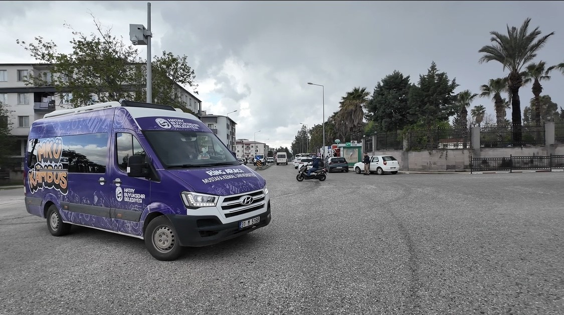 Hatay Büyükşehir Belediyesi, öğrencilerin ulaşımını kolaylaştıracak KAMBÜS’ü hizmete aldı
