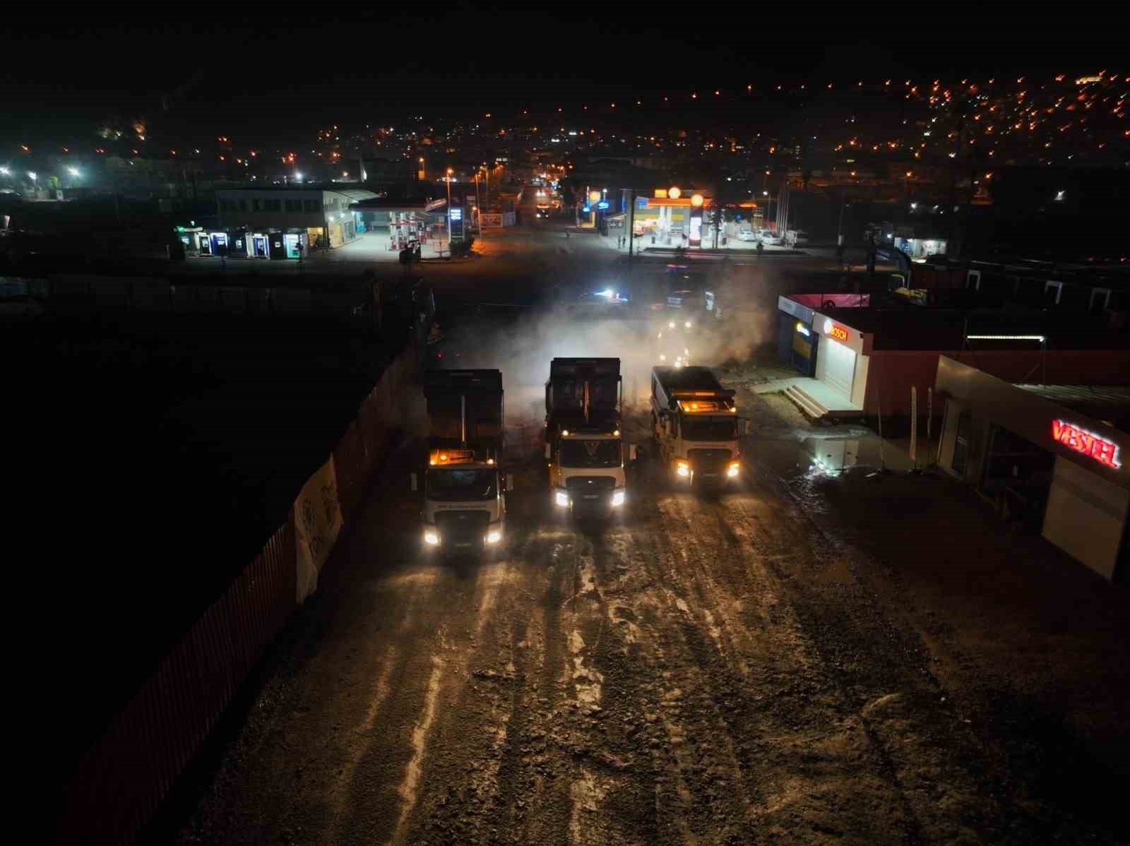 Hatay Büyükşehir Belediyesi ve Antakya Belediyesi’nden asfalt seferberliği
