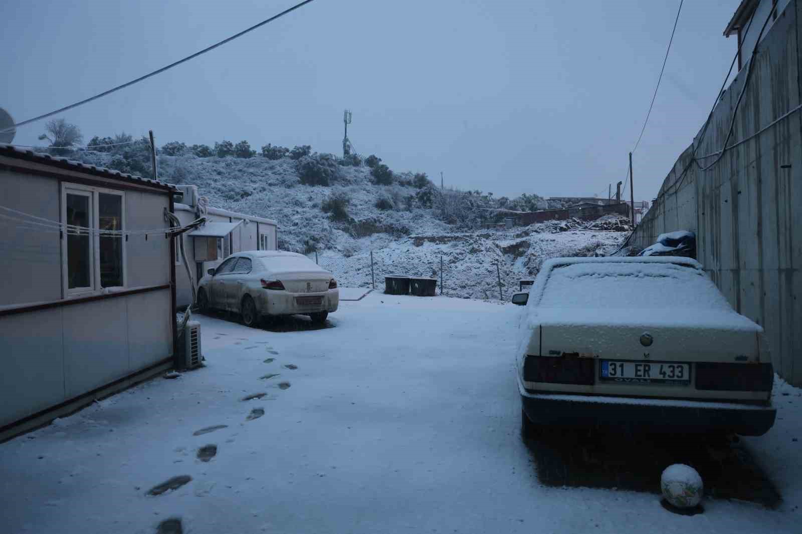 Hatay’da 10 ilçede eğitime ara verildi
