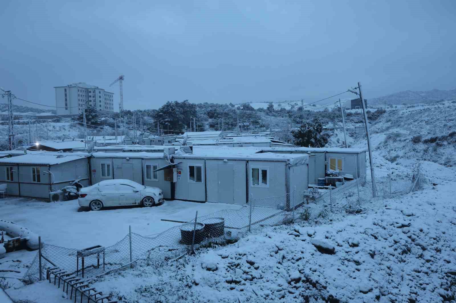 Hatay’da 10 ilçede eğitime ara verildi
