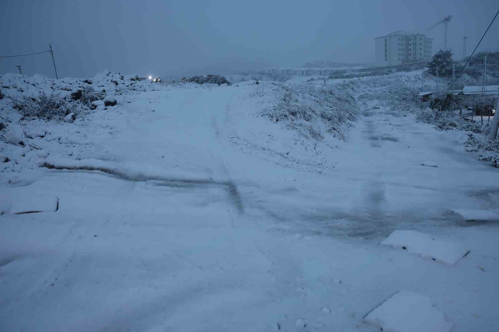Hatay’da 10 ilçede eğitime ara verildi
