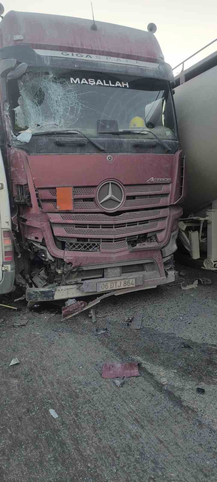 Hatay’da 12 aracın karıştığı kazada 11 kişi yaralandı
