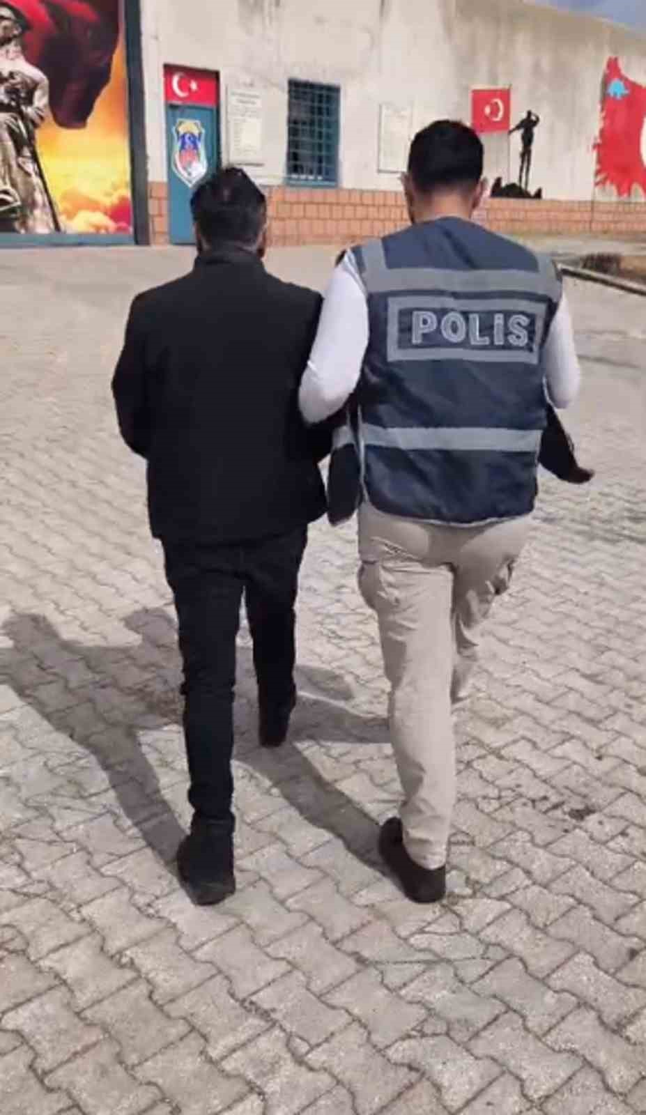 Hatay’da 26 yıl ve 19 yıl hapis cezası bulunan 2 kişi yakalandı
