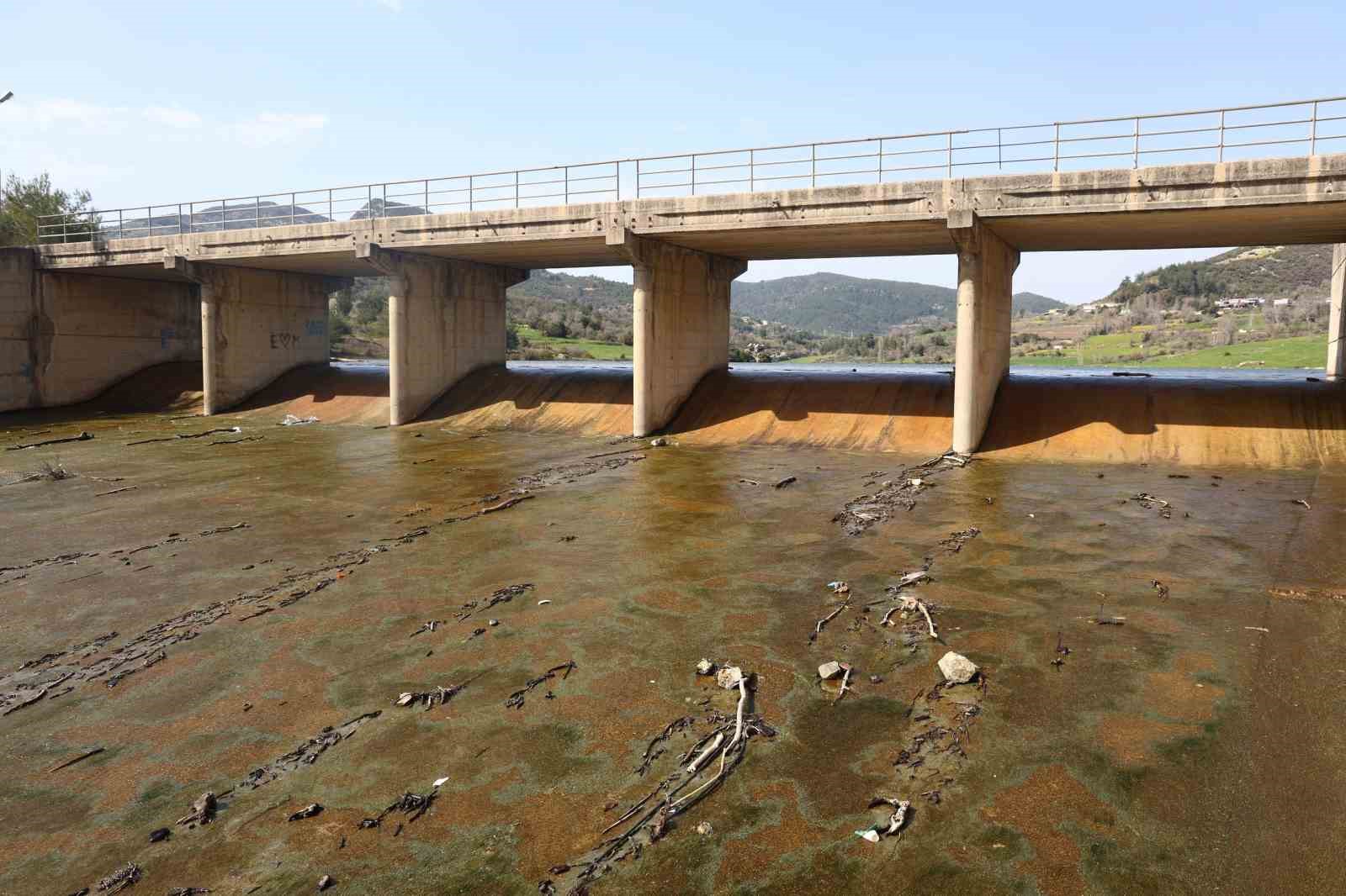 Hatay’da 3 ayda kentin 547 günlük içme suyu depolandı
