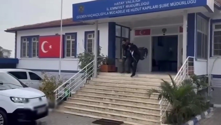 Hatay’da araçta 6 kaçak göçmen yakalandı
