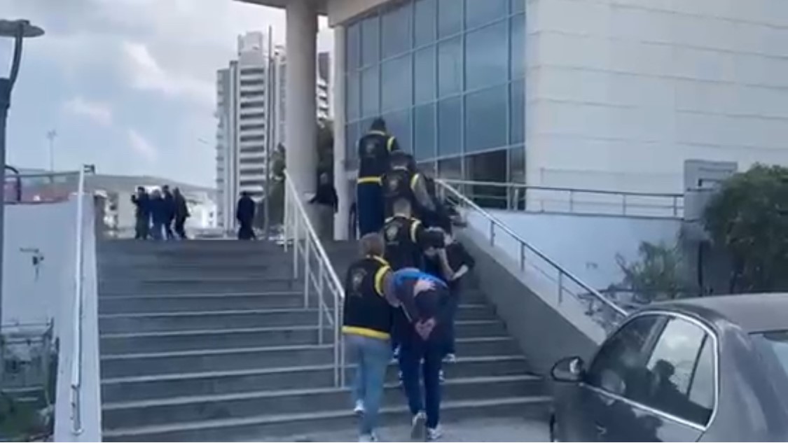 Hatay’da aranan 9 şahıs yakalandı
Hatay’da aranan 9 şahıs yakalandı