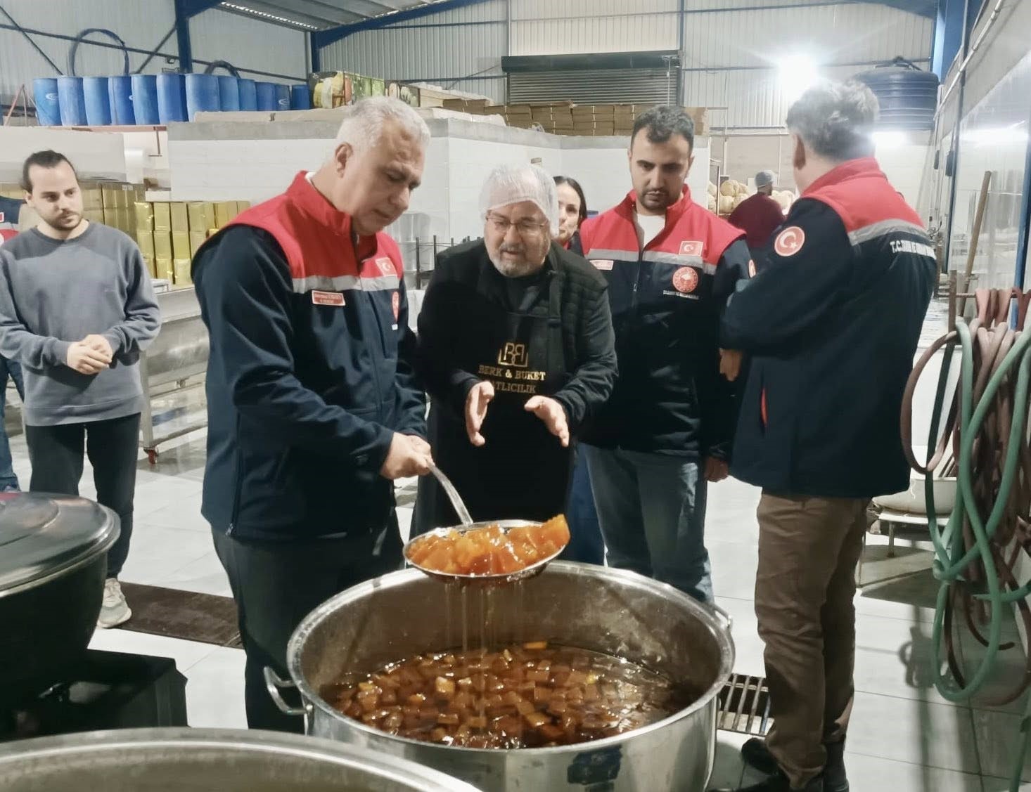 Hatay’da coğrafi işaretli kabak tatlısı üretimi yapan işetme denetlendi
Hatay’da coğrafi işaretli kabak tatlısı üretimi yapan işetme denetlendi