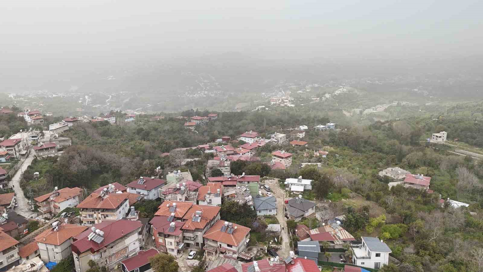 Hatay’da çöl tozu etkisini sürdürüyor
