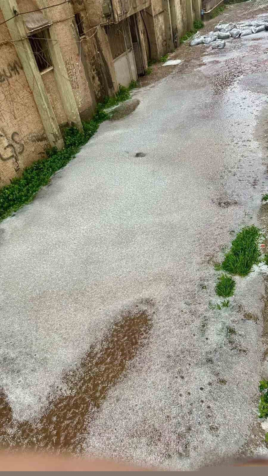 Hatay’da dolu ve sağanak yağış sonrası sel meydana geldi
