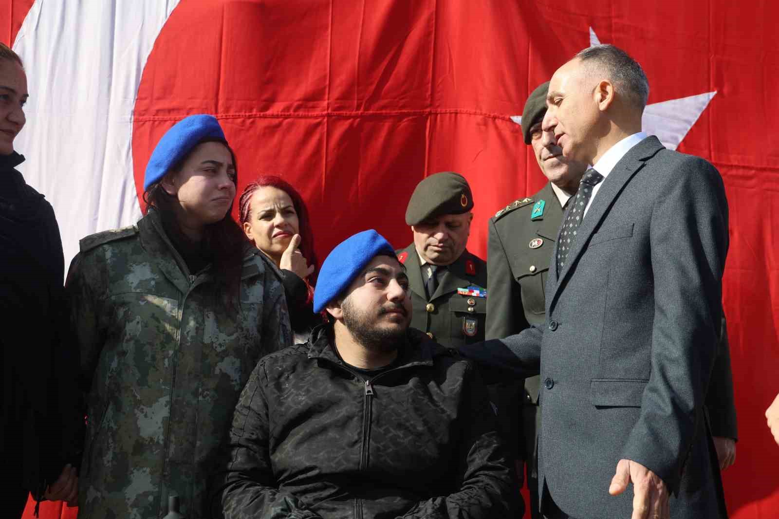 Hatay’da duygulandıran buluşma: Depremzede Beliz, 3 yıldır sakladığı emanetin sahibiyle bir araya geldi
