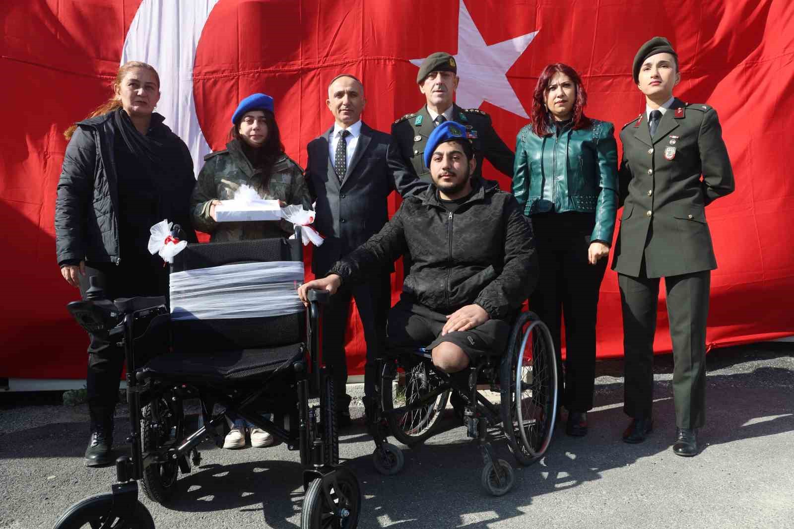 Hatay’da duygulandıran buluşma: Depremzede Beliz, 3 yıldır sakladığı emanetin sahibiyle bir araya geldi
