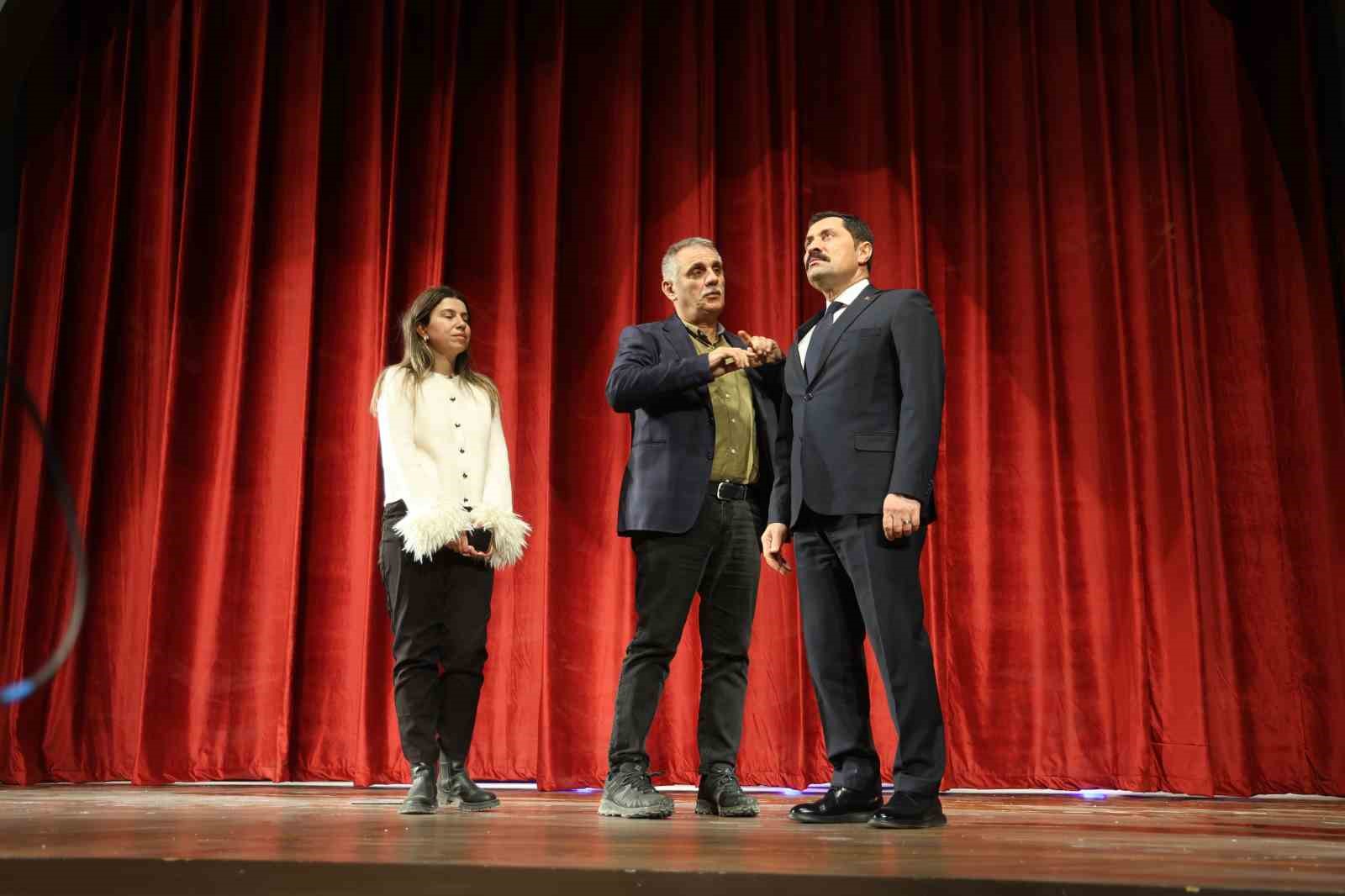 Hatay’da enkazdan taşları tek tek toplanan tarihi meclis binası 200 fore kazık üzerine yeniden inşa edildi
