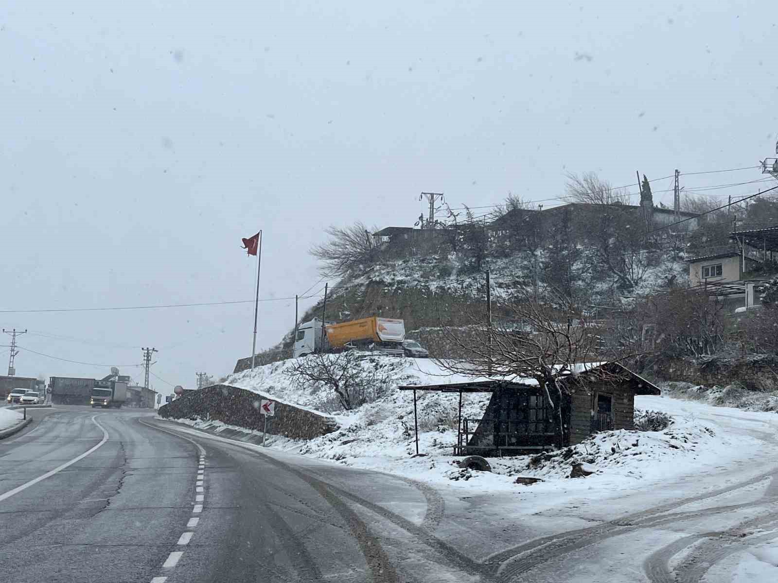 Hatay’da kar yağışı başladı

