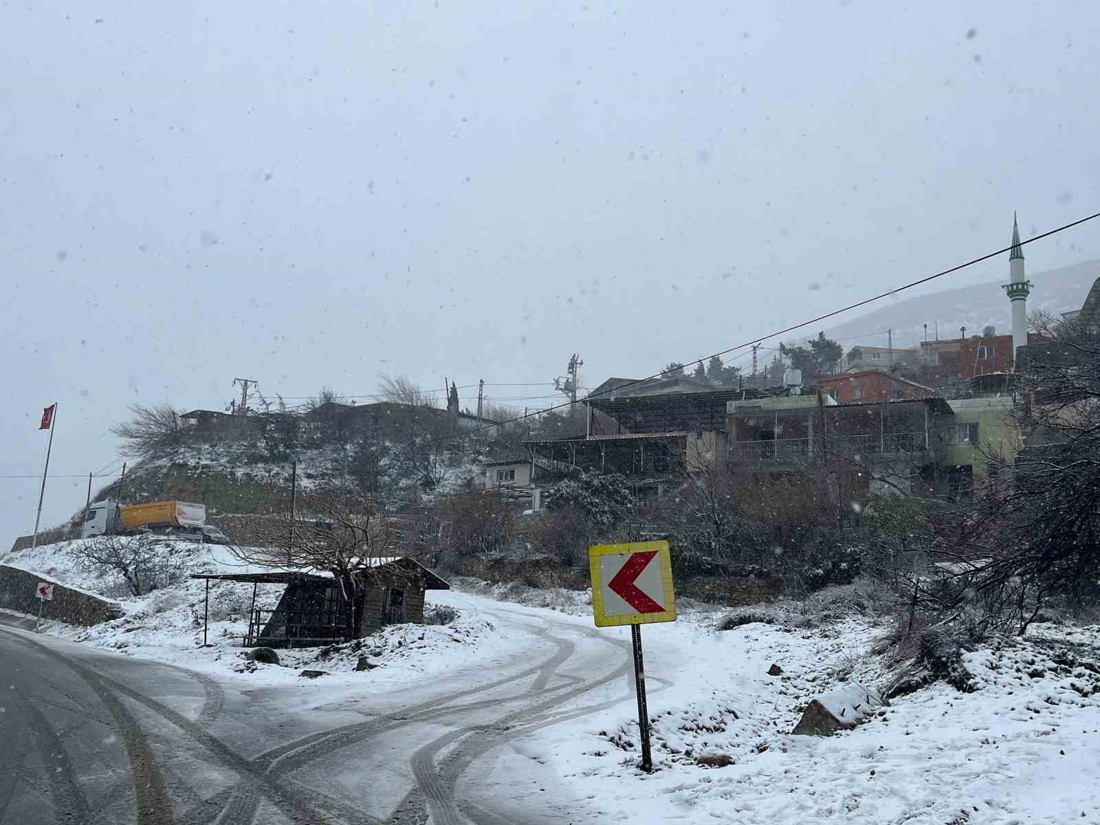 Hatay’da kar yağışı başladı
