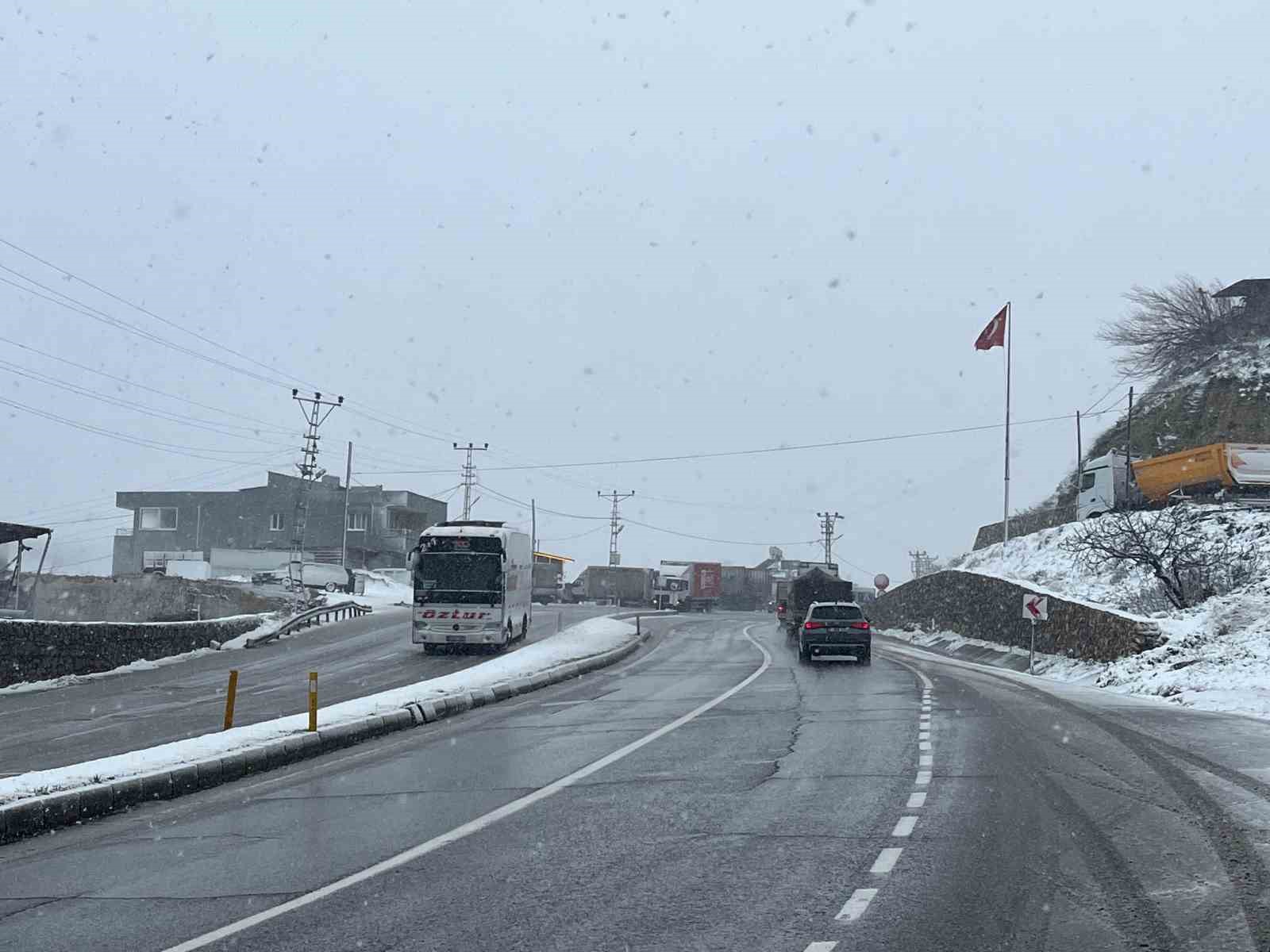 Hatay’da kar yağışı başladı
