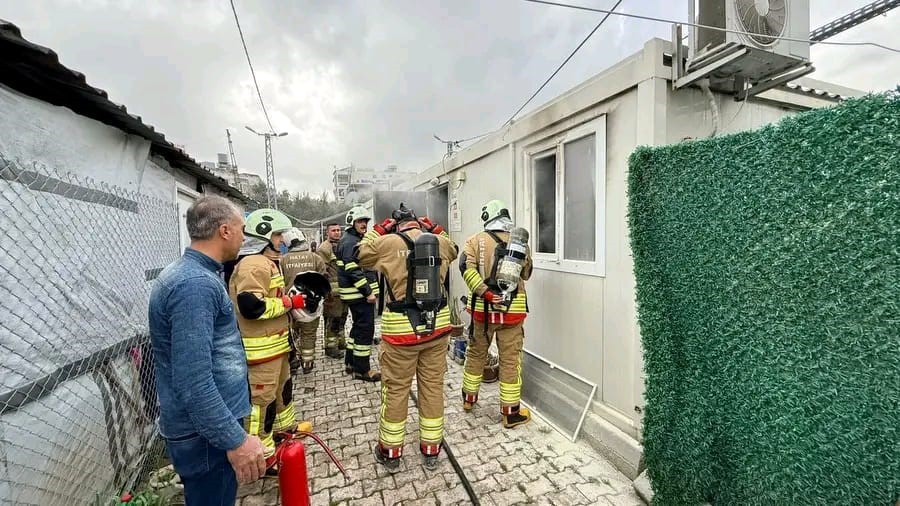 Hatay’da konteyner yangını büyümeden söndürüldü
