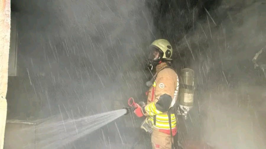 Hatay’da konteyner yangını büyümeden söndürüldü
