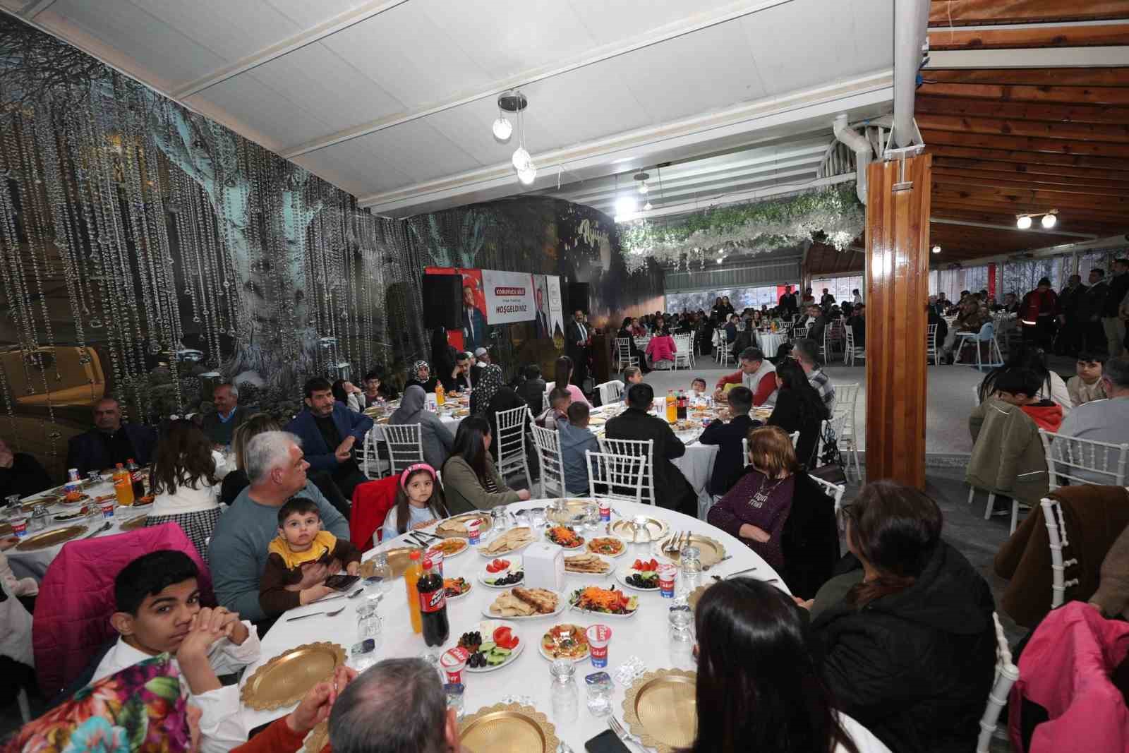Hatay’da koruyucu aileler iftar sofrasında bir araya geldi
