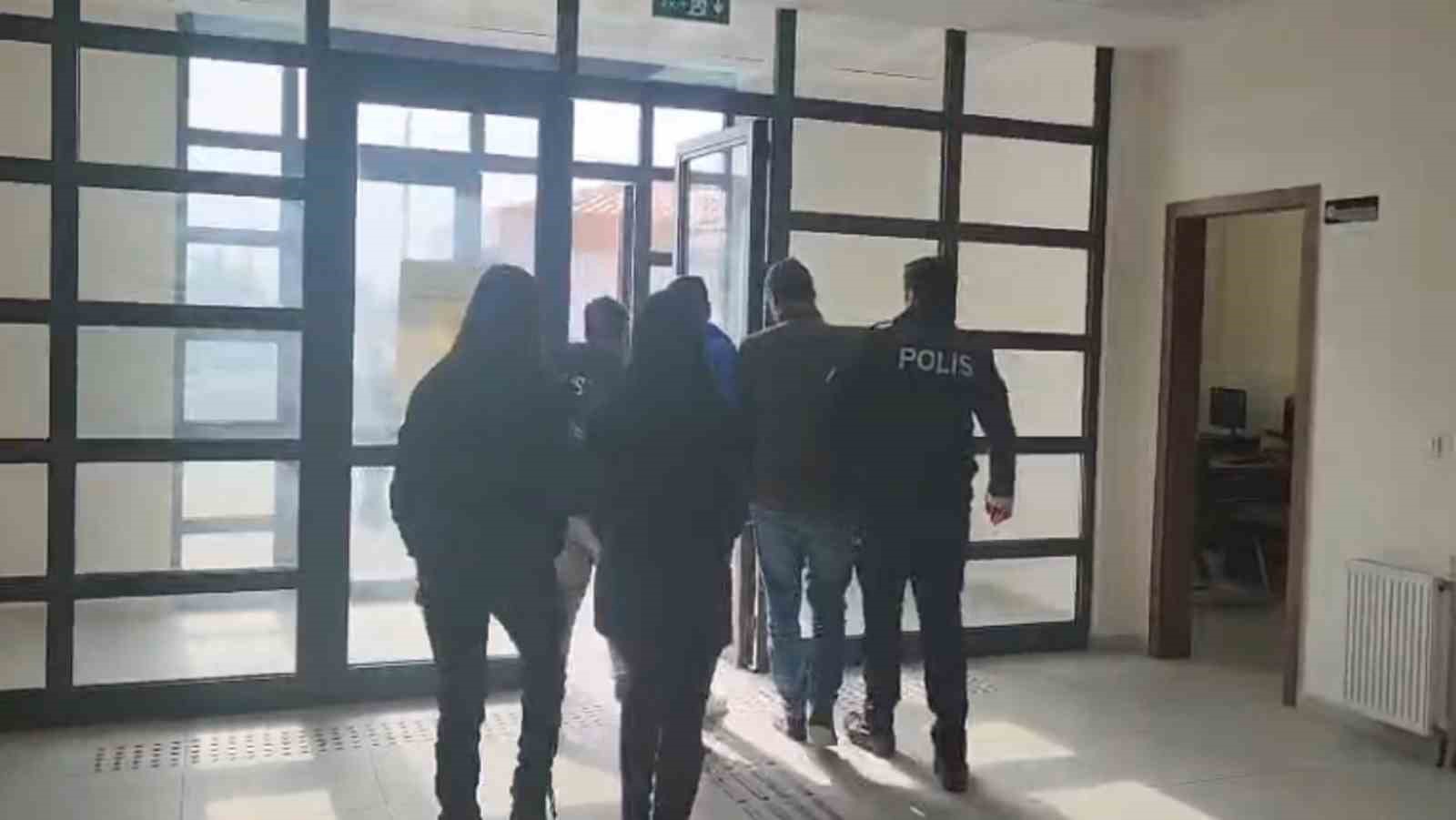 Hatay’da kuyumcuya sahte altın satan 3 şahıs yakalandı
