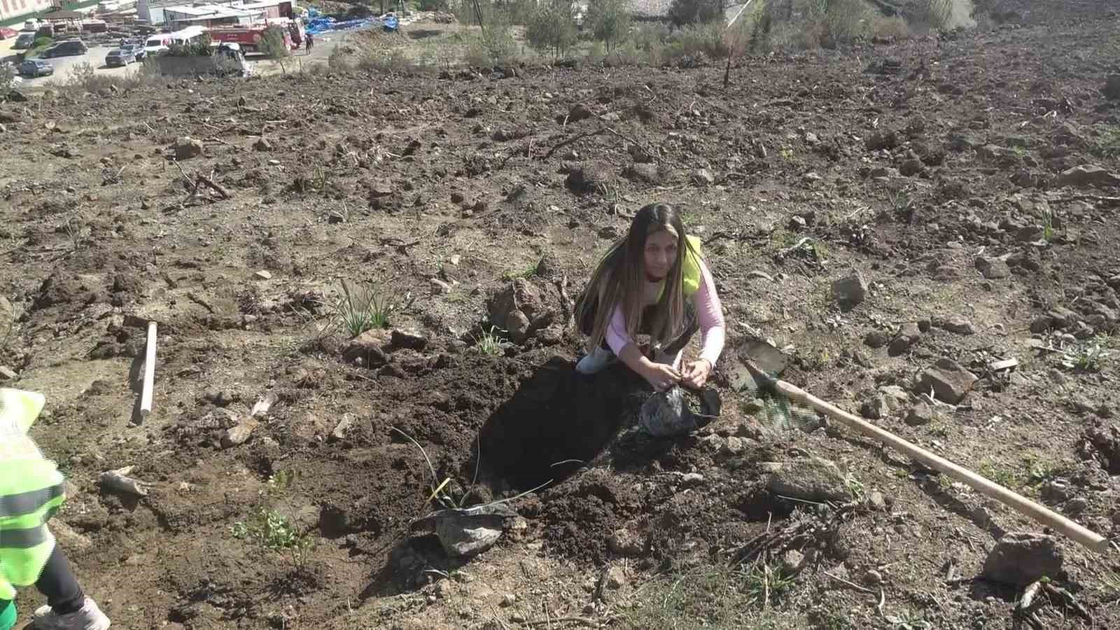 Hatay’da orman yangınından zarar gören alanlarda 5 bin fidan toprakla buluşturuldu
