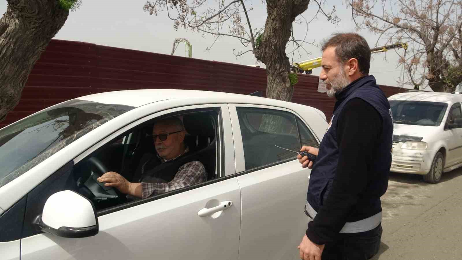 Hatay’da polis ekipleri hatalı park konusunda sürücüleri uyardı
Hatay’da polis ekipleri hatalı park konusunda sürücüleri uyardı
