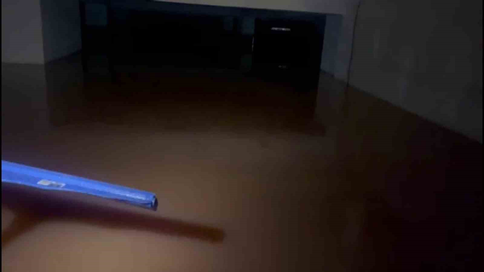 Hatay’da sağanak etkili oldu: Yollar göle döndü, otelin oto parkını su bastı
