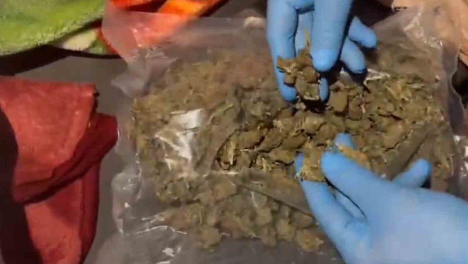 Hatay’da tırın yatak kısmından 5 kilo uyuşturucu çıktı
