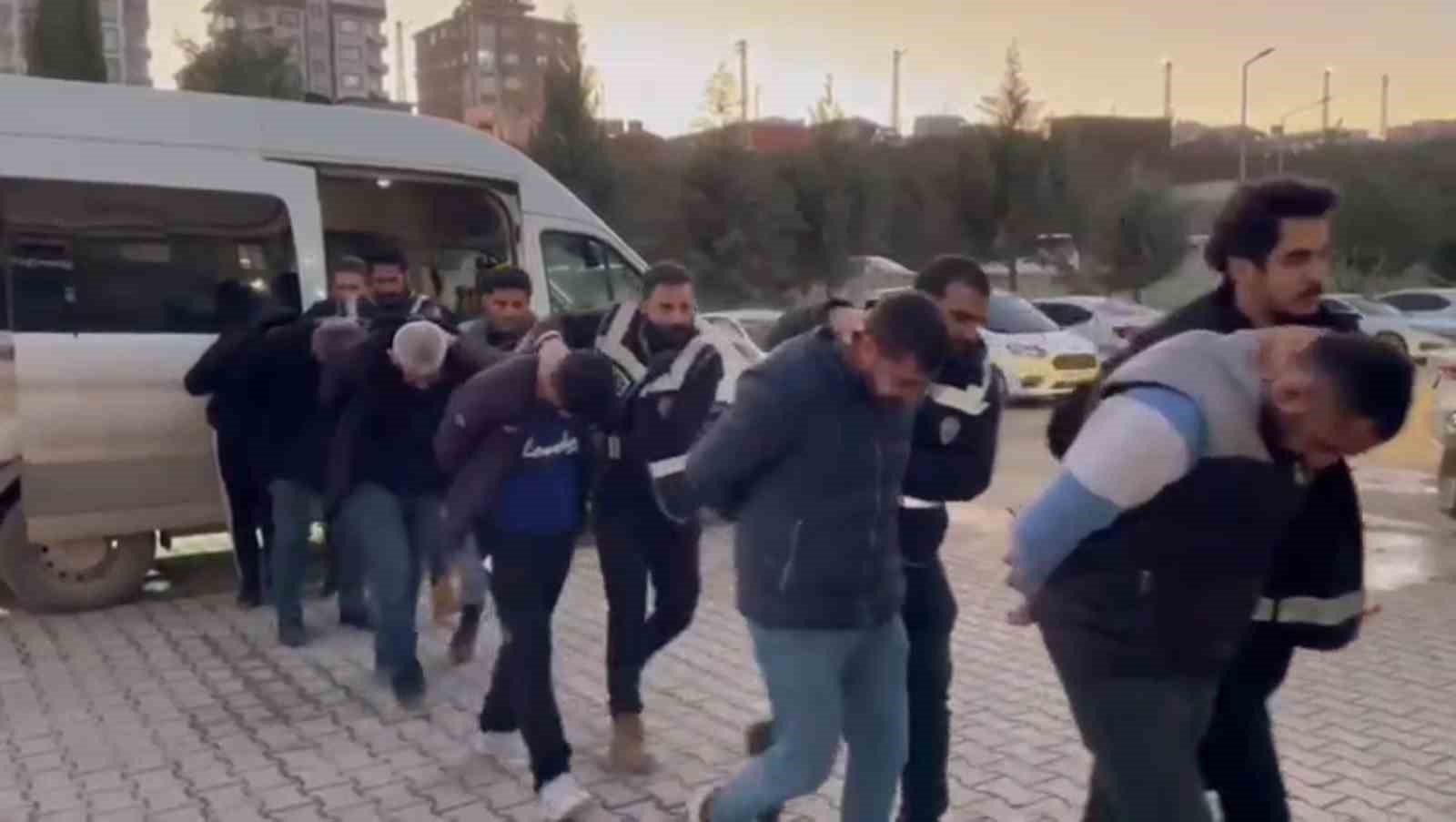 Hatay’da yeni yıl öncesi asayiş denetimi, hapis cezası ile aranan 52 şahıs yakalandı
