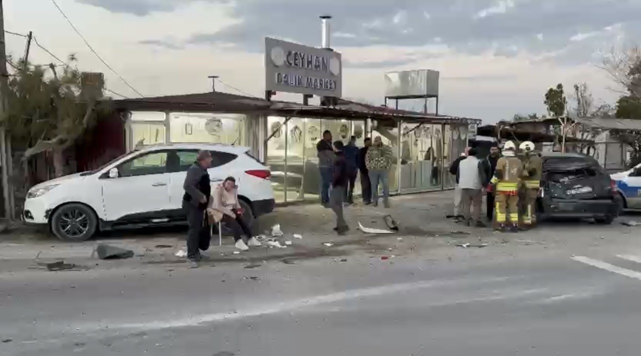 Hatay’da zincirleme trafik kazası: 1’i ağır 11 yaralı
