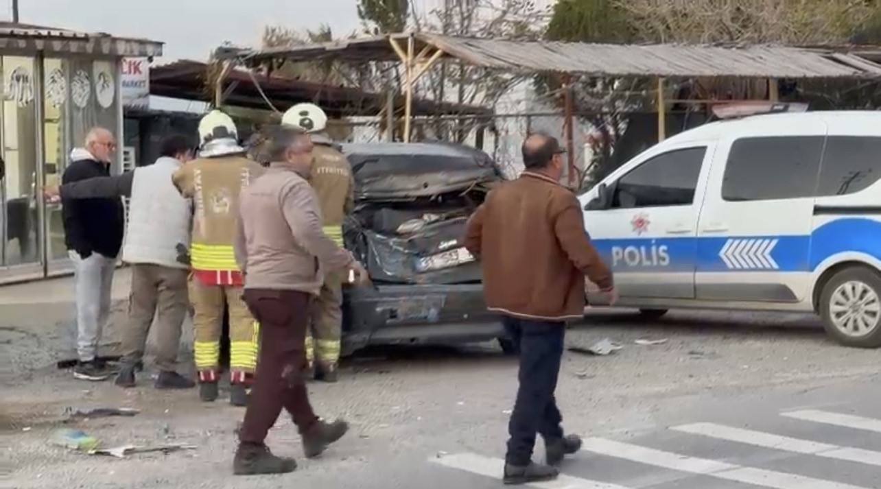 Hatay’da zincirleme trafik kazası: 1’i ağır 11 yaralı
