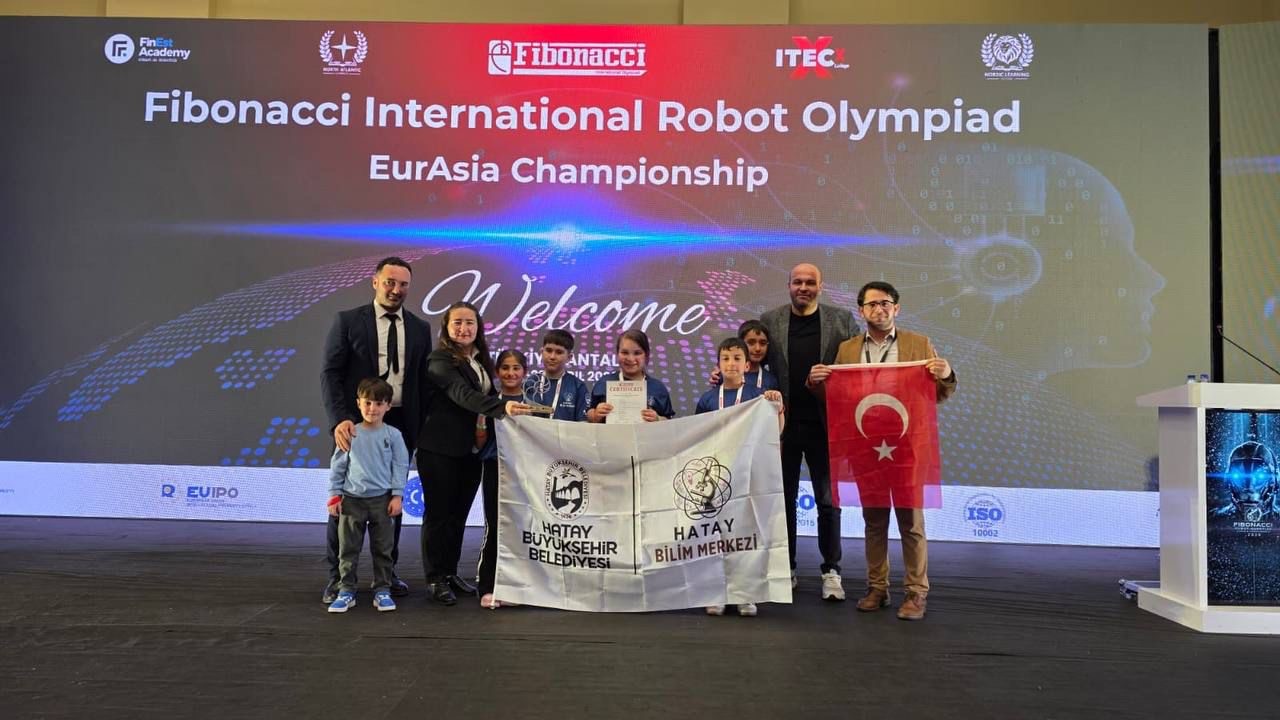 Hataylı öğrenciler uluslararası robot olimpiyatlarında büyük başarı elde etti
