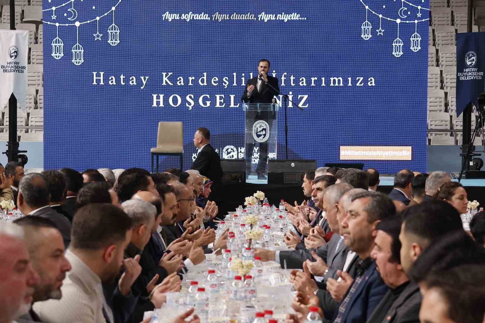 Hataylılar, Hatay Büyükşehir Belediyesi’nin iftar sofrasında buluştu
