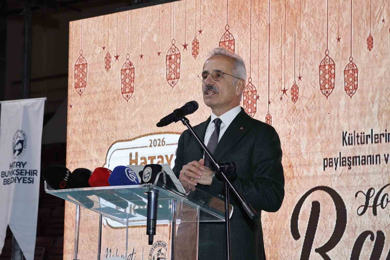 Hataylılar, Hatay Büyükşehir Belediyesi’nin iftar sofrasında buluştu
