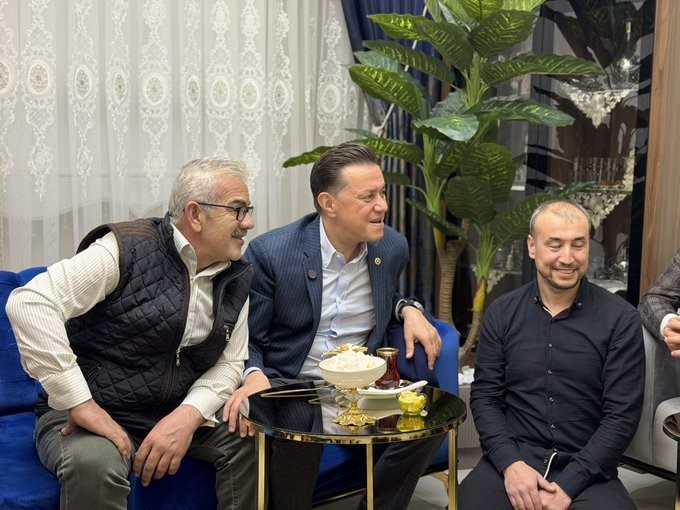 Hatipoğlu Muttalip Mahallesi’nde hemşehrileriyle buluştu
Hatipoğlu Muttalip Mahallesi’nde hemşehrileriyle buluştu