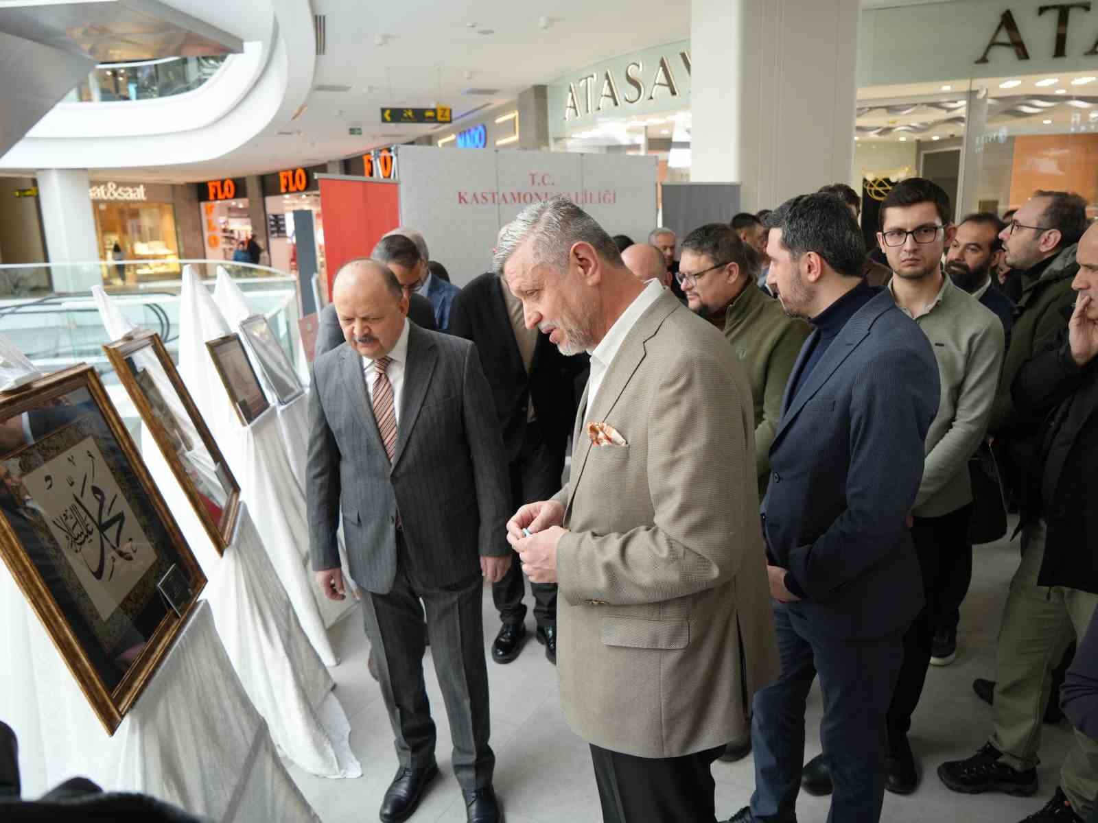 Hattat Emrullah Demirkaya’nın eserlerinin 34 yıl sonra ilk kez bir araya geldiği sergiye yoğun ilgi
