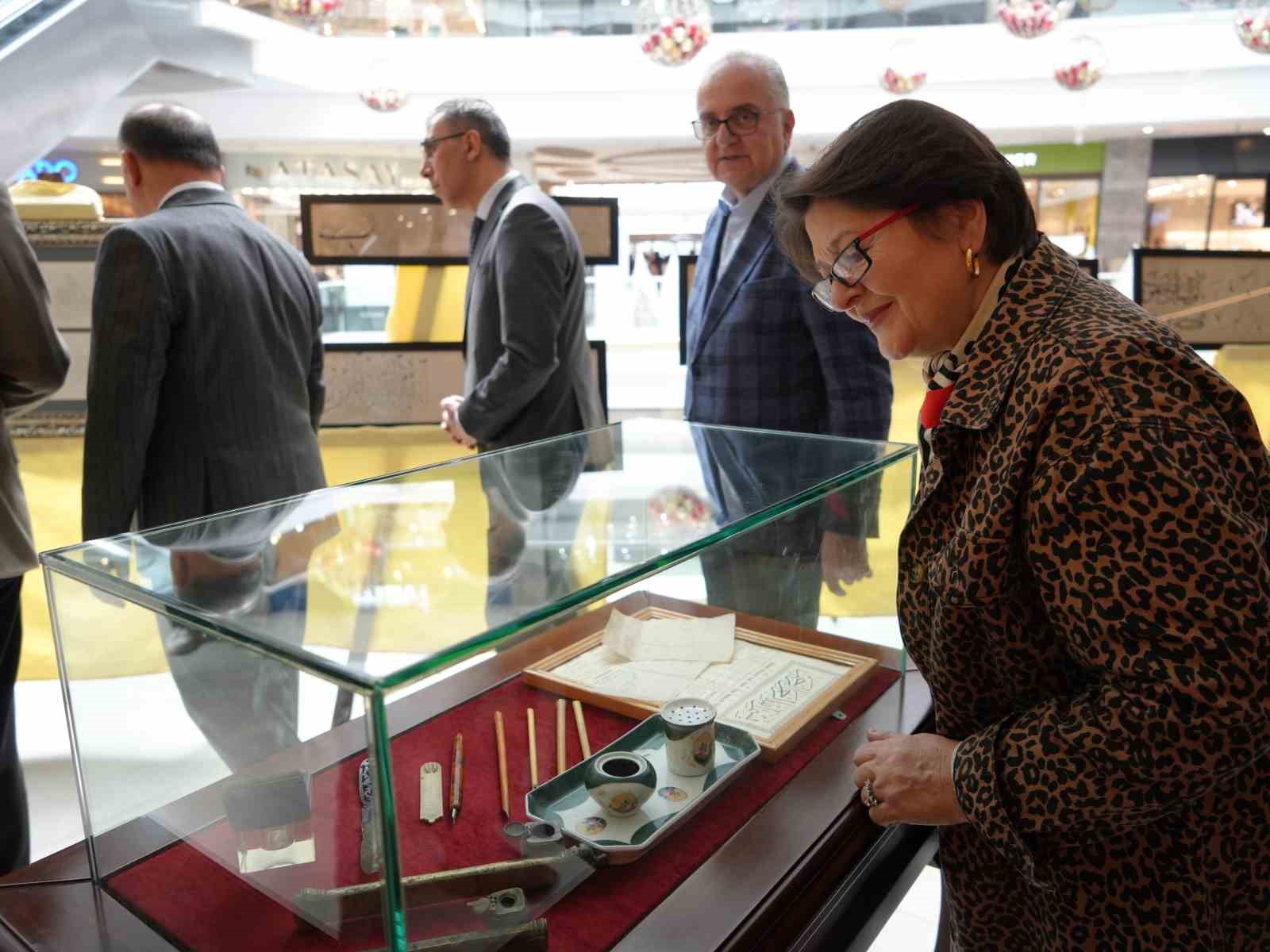 Hattat Emrullah Demirkaya’nın eserlerinin 34 yıl sonra ilk kez bir araya geldiği sergiye yoğun ilgi
