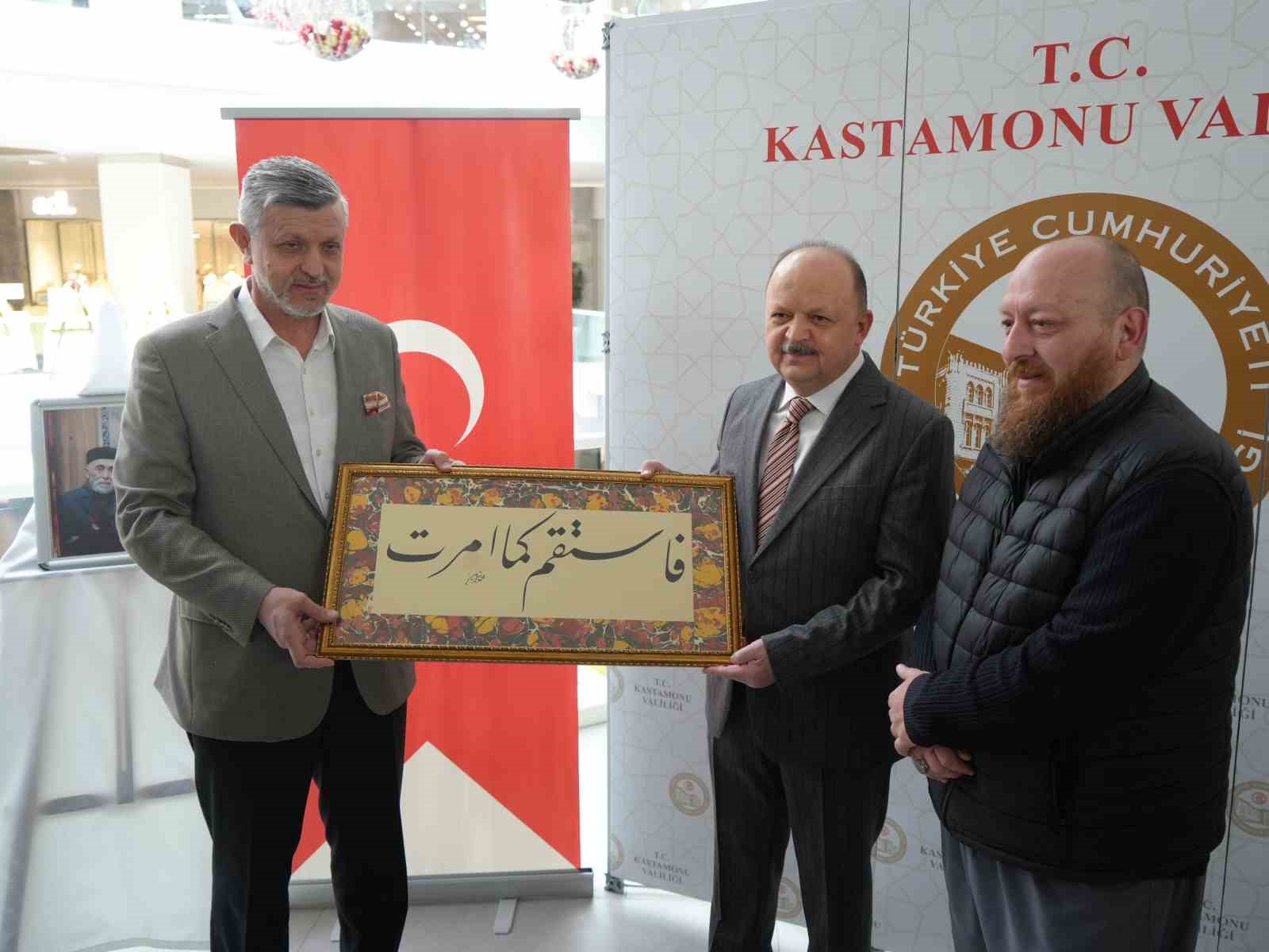 Hattat Emrullah Demirkaya’nın eserlerinin 34 yıl sonra ilk kez bir araya geldiği sergiye yoğun ilgi
